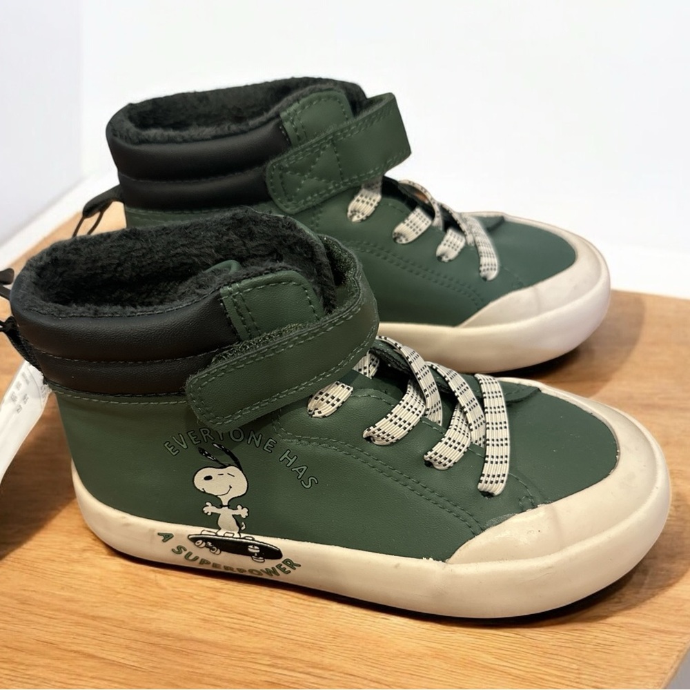 NEW Snoopy High Top Sneakers – Toddler Size 9.5 (EUR 27) – Green